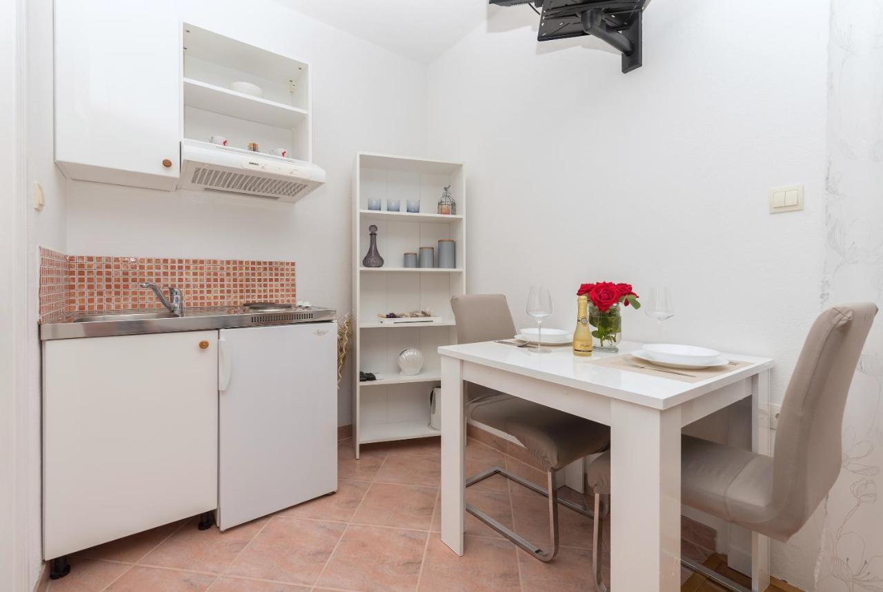 Skiljini Dvori - Studio-Apartman 1 Макарська Екстер'єр фото