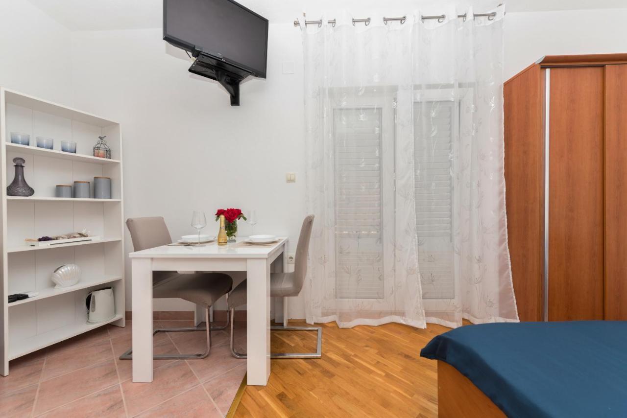 Skiljini Dvori - Studio-Apartman 1 Макарська Екстер'єр фото